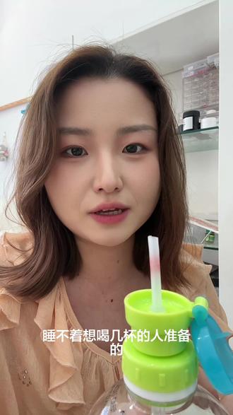 这是专门为半夜起来嘴巴又干又渴睡不着想喝几杯的人准备的 #轻上柠檬水 #柠檬水 #清新酸爽柠檬汁 #冷榨柠檬液测评 #好物分享柠檬水