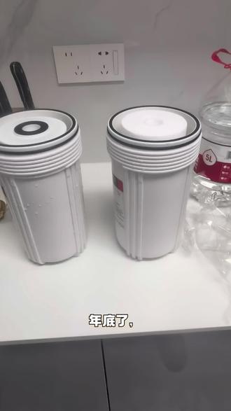 #过滤器清洗小妙招 #大白瓶 #大白瓶前置过滤器 #大白瓶滤芯 #生活小技巧学会你就捡到宝了 年底高层住户更换使用半年多前置过滤器滤芯,过滤水的杂志,保护水龙头及净水机和用水电器