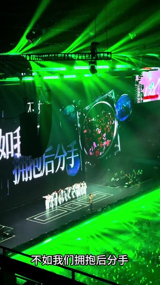 拜见版权大佬·徐老板!版权展示中!以为隐退了 ,结果是统治!我嘞个抖音金曲供应商!一开口抖音半壁江山来了,公司歌曲大串烧完整版#一寸光年 #徐良 #版权 #徐良演唱会串烧 #徐良演唱会