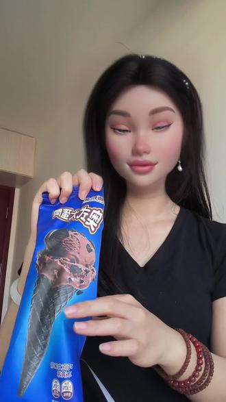 主播太贪吃了把另一个牛奶口味的给吃了#好吃的雪糕🍦 #高冷雪糕 #雪糕好香 #奥式大蛋筒#吃播 @DOU+小助手