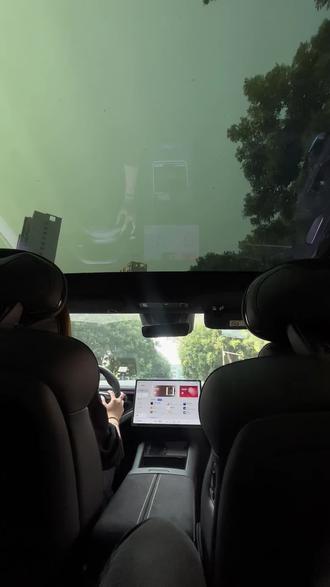 朋友刚提的领克10,
性价比之王吖,
这无敌大天窗,
晚上来看天上的星星,
那是多美的感受!
#领克10EMP