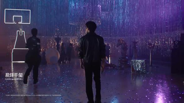 一眼出众,一拍即准,和华为nova 15 全球代言人易烊千玺一起解锁#华为nova15Ultra前后红枫影像 #nova15枫头正劲