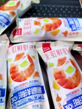 #鲜虾片 这老板是简直是疯了,添加了百分之三十虾肉的一个虾片,这么真材实料,你们看看才什么价?#休闲追剧小零食