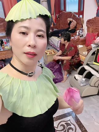 #正能量 有多少人童年的时候用这个挡过雨,挡过太阳,现在得你多大了,过的还好吗?#护肤#童年#调肤养肤