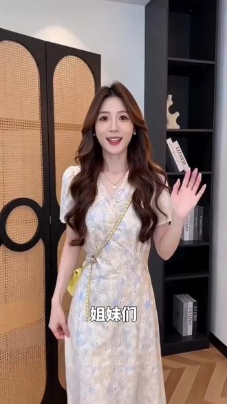 法式独特别致收腰显瘦碎花连衣裙2026夏季新款高级感时尚气质