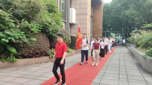 安徽省无为中学2026届高三(1)班:各自努力顶峰相见