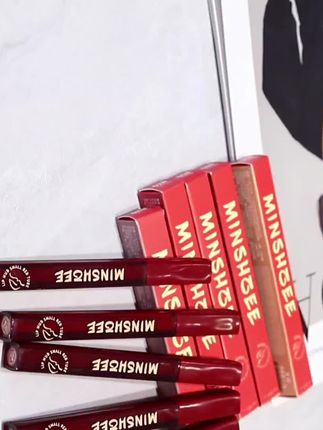 茗希芝家这款慕斯唇泥真的顺滑又显白,而且现在买一送一,颜色都好好看#不沾杯不掉色 #美妆分享 #平价彩妆