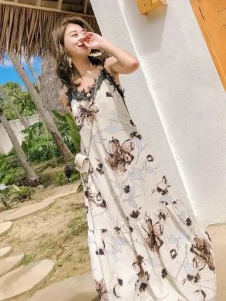 #AI扩图 蕾丝吊带碎花裙,#碎花连衣裙 #度假穿搭 #出游穿搭 #长裙控 海边度假风,穿一次就爱上的浪漫氛围感。