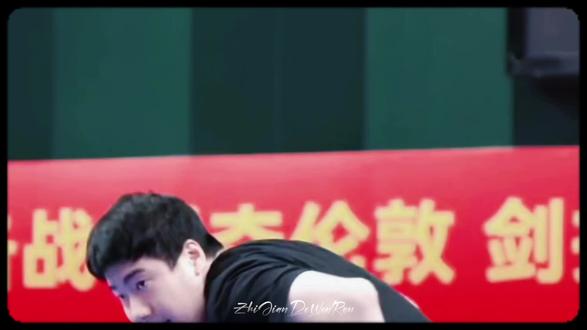 #国乒 #梁靖崑
胖说:也许这就是我最后一届世乒赛了
可能 也许 大概
就真的只能陪楚钦到这了吧
我真的不愿意说出这句话 因为不舍
就像莎莎一样 现在身边只剩佳佳了
雅可 炜珊 阳阳都退出国家队了
我就觉得楚钦在赛场 很孤独
剩下都是小将 不是同一批的队友
好像就只剩下楚钦自己 很难受
我们会记住那个热血的梁靖崑的
一定会 🥺