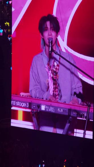 #演唱会 #tf家族新年音乐会 痴人说梦苏新皓大屏直拍#susu福福