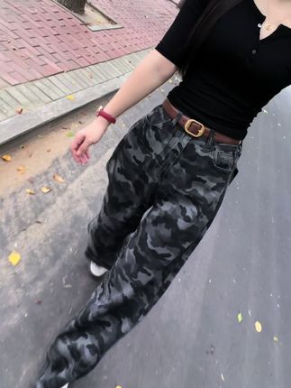 张爱玲写过一段话:“后来,我没有对谁再心动过,甚至连聊天都没兴趣。在新欢和旧爱里,我选择了爱自己,干干净净,好好生活。”#穿搭 #显高显瘦显腿长