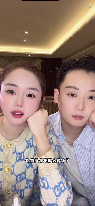 你们觉得叶子给小超买20w的手表,小超和叶子谁对谁错?小超不开窍还是叶子花钱太大手大脚?#夫妻日常 #爱情 #矛盾 #瑞士