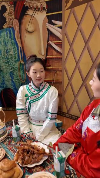 草原菌种慢发酵,喝着肠胃没负担,口感还超醇厚!我每天一瓶的健康选择,真心推荐你也试试!#伊利草原酸奶