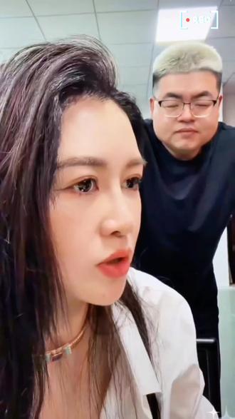 #盈公主#盈公主视频负责人老周 #收腹裤女王盈公主 已经和纳迪尔说清楚了,他可以去找个和他同龄的女孩真的没必要找我这种三个孩子的妈,话说的有点难听就是想让他明白我们两个是不可能的。