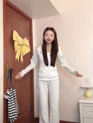 【现货+运费险】微喇叭运动裤女2025秋冬高腰显瘦马蹄长裤修身卫裤#气质穿搭#休闲裤