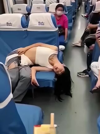 #防风打火机 #打火机 #送男友的礼物 #携带方便 #创意灵感 高档智能静音充电打火机,户外便携个性小巧防风