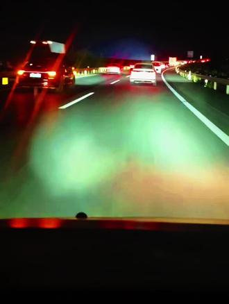 离过年还有这么远。大军就已进入湖南。高速实时路况,杭瑞高速湖南怀化沅陵段。已经开始堵车。 望大家选择路线。#记录行程