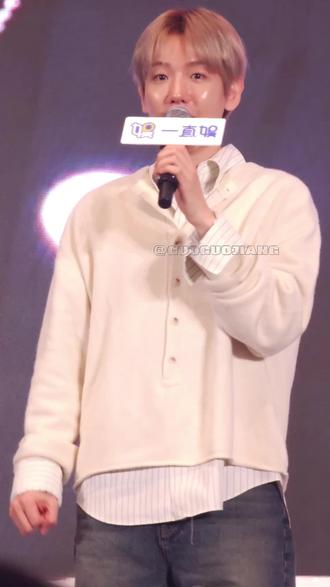 去不了安可……去不了……好痛苦……没关系的……他说了今年也会多多见面的……嗯对 就这么调理自己……啊怎么办啊……看不到安可……谁能发几个live给我瞧瞧😭#边伯贤