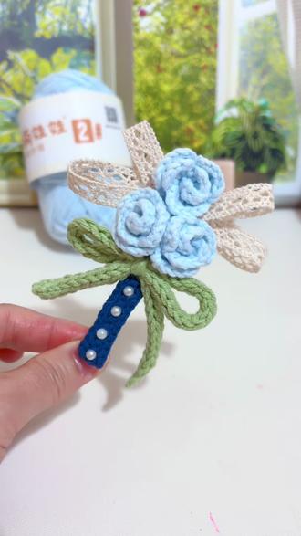 钩织甜美玫瑰花发夹视频教程来咯
感谢图解@钩韵时光集
用线@雪妃尔毛线 萌娃娃2号
色号46水蓝40薄荷绿50藏蓝
钩针2.0-2.5
#我有节目献给抖音非遗联欢会 #手工diy #发夹 #钩针编织 #手工编织零基础教学