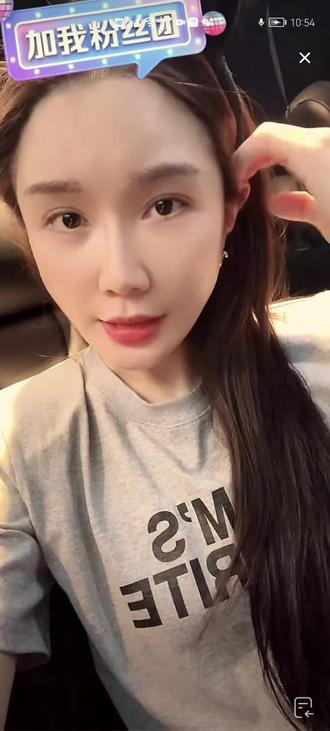 资本家太黑了,水军抹黑红豆,如果你没错,为什么红豆视频都给下架呢?在大舞台上的振振有词,下台后就是用各种手段打压红豆,为豆加油