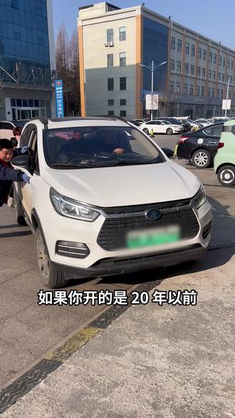 开老款比亚迪元的车主注意了 如果你的车亮电池故障灯,限速不能充电,多半是这里坏了。不用更换整包,维修这里就可以解决#电池包维修 #比亚迪元 #电车维修#乌龟灯 #不能充电