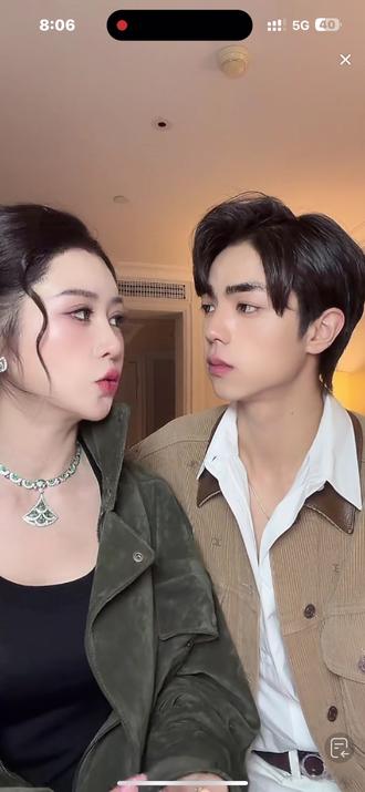 俩人不要太甜了 #纳迪尔和盈公主 #情侣 #感谢抖音我要上热门