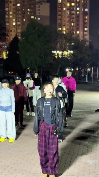 #我的舞蹈记录 #曼舞飞扬二部《孟泰公园服务站》每周三新舞更新。#简单广场舞