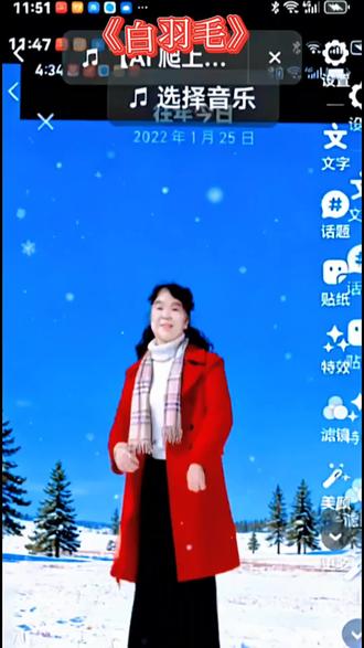 #别郁闷!实在亲戚朋友群发红包没人抢,核心不是“钱”的事,而是大家太见外,怕领了你的心意没发回礼,反而觉得欠人情——尤其是咱们长辈发的,晚辈们总想着“不能占长辈便宜”,干脆就都不伸手了。
教你3招“破局”,专门针对实在亲戚群,发完绝对有人领,还能聊起来:
第一招:指定对象,消除“欠人情”顾虑(最管用!)
直接把红包“点名”给晚辈、孩子,长辈们就不会不好意思,晚辈也能坦然领,还会主动道谢。
📝 话术+红包备注(备注写红包封面上):
1. “专给群里的小朋友们发的压岁钱!马年快高长大,学业一马当先!大人别抢哈”
2. “给各位外甥、侄女的新年零食钱,谁抢到谁买好吃的,必须领!”
第二招:绑定“小任务”,把抢红包变成“互动游戏”
实在亲戚之间不讲究虚的,用“简单任务”带动气氛,大家领得自然,还能顺势唠家常。
📝 话术:
1. “发个红包,抢到的来句‘马年大吉’!咱们群里凑个热闹,别冷场啦”
2. “谁抢到谁报个到,让我知道大家都在,马年咱们都健健康康的!”
第三招:“自降门槛”,说清“就是图个乐”
给足大家台阶,强调“金额小、不回礼”,打破“领红包要回礼”的心理负担。
📝 话术:
1. “别跟我见外啊!就是个小红包,图个马年开门红,谁抢到谁有福气,不用回礼!”
2. “过年就是图热闹,红包不大,心意在,大家随便领,领完咱们唠唠近况!”
最后补个小技巧
发完话术和红包,直接在群里@一两个关系最铁的亲戚(比如表姐、表弟),说“快来领,带个头”,他们一领,其他人就会跟着抢啦!
你这份惦记亲戚的心意,比啥都珍贵,这么发,肯定能把气氛暖起来!#感谢那些默默给我点赞的人