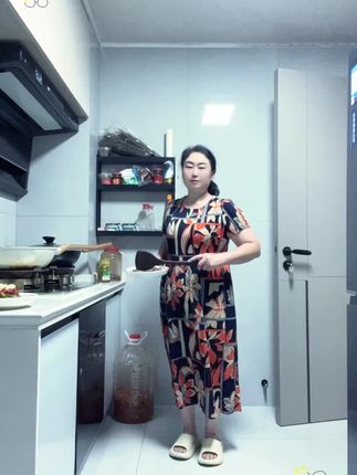 厨房里的快乐 ,白天做牛马,晚上当家庭主妇,家人们你们都吃了没😀😀