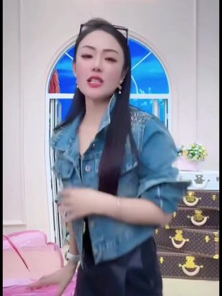 美式复古牛仔外套2025春季新款高级感洋气时尚气质翻领钉珠上衣女