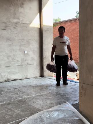 公公过来了,拿了两大包,给我看懵了