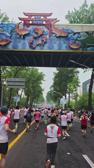 #我的马拉松之旅 #长春马拉松 首次全马,感受超级棒!没想到自己能530跑完。志愿者们都是青春洋溢的学生,全程热情付出,加油呐喊,非常感谢你们!!