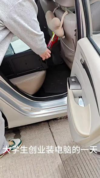 大学生创业装电脑的一天,今天老板亲自驱车送来电脑升级,这份信任必须稳稳接住!老板是个实用主义者——电脑喜欢灯光克制内敛,却透着不输大牌的工业质感,每一处细节都在诠释“好用才是硬道理”。作为资深装机党,我始终相信,诚信和人品最重要,毕竟靠谱的服务,才是最好的
如果你也在寻找高性价比的二手电脑装机方案(代装代淘),或是闲置设备需要快速高价回收(支持出单打款),欢迎随时联系,根据你的需求,帮你把每分预算都花在刀刃上
#显卡 #diy电脑 #电脑装机 #电脑 #显卡