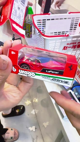 开法拉利盲盒,怎么可以没有我呢!#上热门 #赵一鸣 #法拉利 #盲盒 #汽车模型