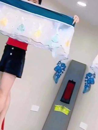 终于等到这个空调防尘罩的降价了,开空调前最好给空调套个防尘罩,既能改变空调的风向,还可以防尘防灰。网纱的设计,开空调不会影响空调的制冷效果,不挑机型开机,也不影响空调的正常使用#空调罩 #防尘罩 #空调防尘罩