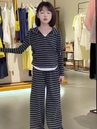 女儿马上开学了,这款秋季条纹套装赶紧安排起来,好看又舒适,好喜欢#女童穿搭 #女童秋季穿搭攻略 #女童套装 #生女儿就是用来打扮的