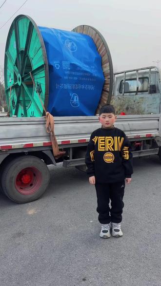 从新乡原阳装一盘电缆送到咸阳彬州,把娃带上途径西安玩几天,年底在接回来。@@明的公主👑 来活了😄