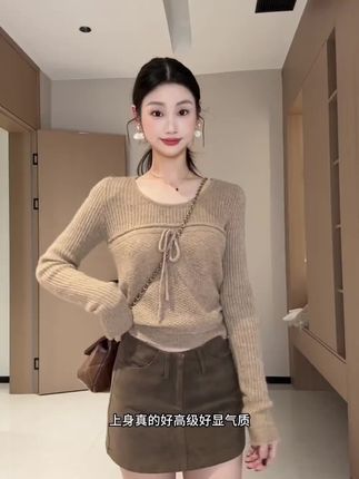 设计感鹿皮绒弧形腰短裙自带安全裤女时尚气质高腰显腿长半身裙#半身裙#高腰#气质#时尚#设计感