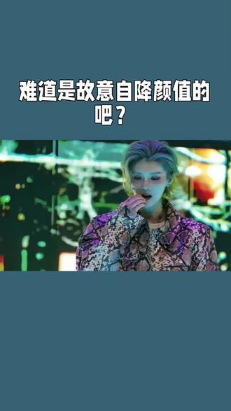 严重怀疑鹿晗以前留长发,是为了减少万千少女对他的心动,刻意远离桃花,给足关晓彤满满的安全感,这一头清爽干练的短发,颜值三百六十度无死角,我一个老阿姨看了都忍不住姨母笑