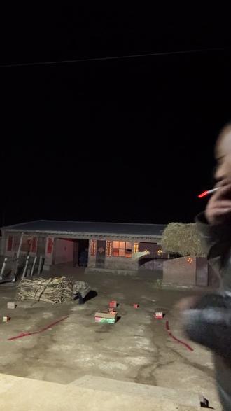 岁序更替,华章日新。值此丙午马年,祝您:龙马精神,福暖四季;前程似锦#农村烟花 #旺火