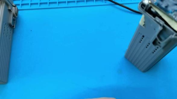 客户电池充不进电故障修复大疆无人机飞机遥控器电池专业快修云台轴承损坏云台无力机臂断裂外壳破损电池鼓包漏液充不进电遥控器掉电太快操作不灵活都能快速维修。#大疆air3 #大疆无人机 #大疆无人机航拍 #大疆植保无人机 @武汉无人机维修(招学员) @#大疆avata @机灵小子-大疆无人机维修小锅 @大威|武汉疆灵科技无人机低空维修专家 @武汉疆灵科技无人机低空维修专家-退伍小邓 @