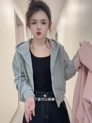 灰色短款连帽卫衣外套女春秋款爆款2025新款拉链百搭上衣山东即墨#百搭外套 #时尚外套 #气质外套 #通勤外套 #减龄外套