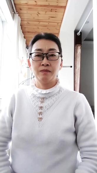 光头女想买便宜鸡,背后的真相令人心酸。剁鸡哥拿出了最贵的草鸡,却收了最便宜的价钱。既维护了他们的尊严,也付出了自己的真情。这种打折的方式,既体面又暖心#让世界充满爱。 #人间自有真情在