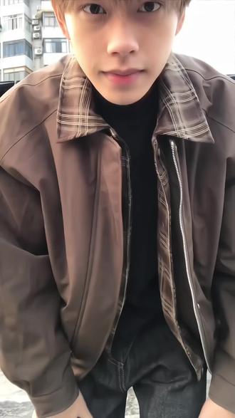 美式拼接翻领假两件外套秋冬#美式休闲#假两件外套#秋冬外套#穿搭分享#潮流时尚