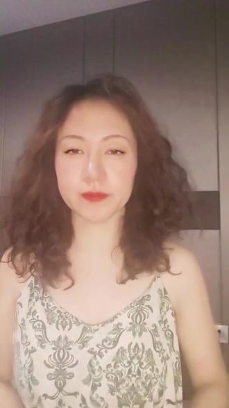 常用食材轻松去除锅底黑垢 每天一个#生活小妙招 今天教你用家里常用的食材小苏打和白醋,轻松去除铁锅和不锈钢锅底的黑垢黄漬!#上热门 #伙伴计划 #种草激励计划 #真实生活分享计划