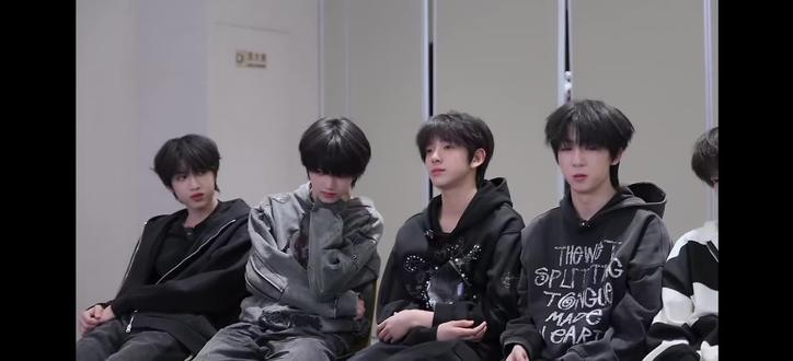 两个优秀的小孩继续向前走,你们是我们的荣耀🩷💙 #杨博文#左奇函 #奇文 #气温回升