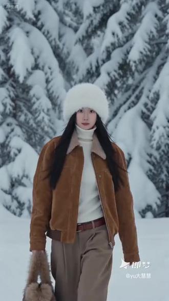 AI雪地走秀 | 来即梦变身时尚秀场 太好玩啦!我在即梦出镜玩变装!2026输入自己的出镜分身,就能轻松拍同款变装视频啦!#AI分身戏精大赛 #我的AI分身杀疯了#即梦AI #即梦seedance2 #梦到哪出演哪出