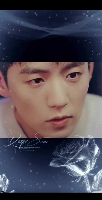 “钢琴一定我教你的吧”
“钢琴真的是我自学的”
小金鱼一下就知道自己不能陪他了,因为小金鱼只要在,怎么可能让他自学钢琴…