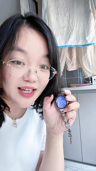 华为GT6,还有人不知道这个一点就变的表盘吗?#智能手表推荐 #华为GT6 #华为手表 #表带 #金属表带