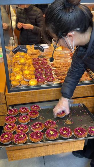 惠诚滋知29.9代60,囤了囤了#面包#蛋糕 #惠诚滋知 #新鲜出炉 #甜品